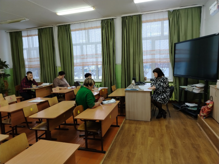 Педагогический совет в школе.